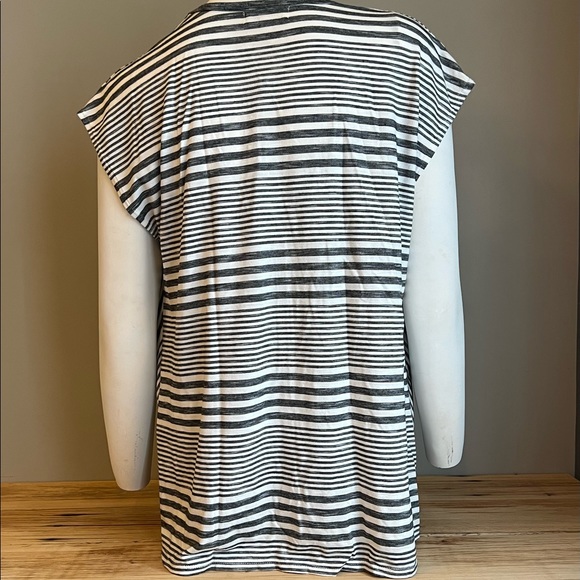 NWT Max Studio sleeveless button down top size medium - Picture 4 of 7